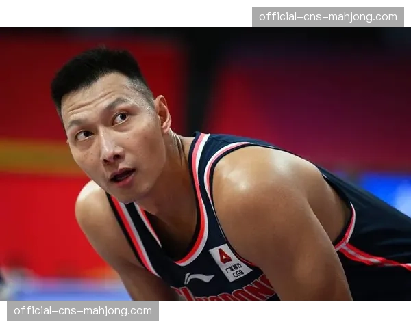 老将易建联的“新角色”:以球队管理者身份随广东队出征客场 老将易建联的“新角色”:以球队管理者身份随广东队出征客场